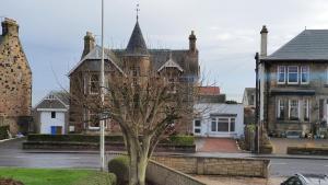 51 Milton Crescent