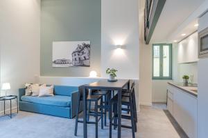 Posedenie v ubytovaní Suite Funicolare - by MyHomeInComo