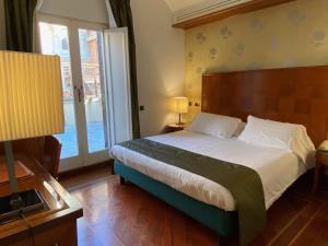 Uma cama ou camas num quarto em Hotel Delle Nazioni
