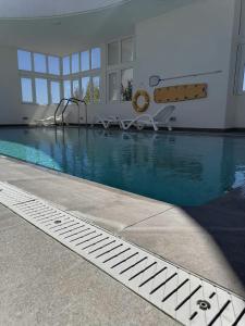 a swimming pool with a water slide in a building at Reñaca - Eluchans Plaza in Viña del Mar