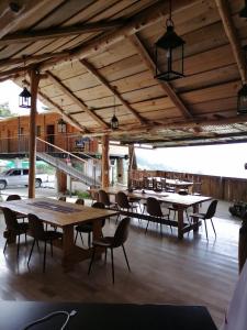 Reštaurácia alebo iné gastronomické zariadenie v ubytovaní Vista Encantada Hotel & Masajes Profesionales