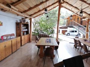 Reštaurácia alebo iné gastronomické zariadenie v ubytovaní Vista Encantada Hotel & Masajes Profesionales