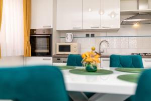 Kuchyňa alebo kuchynka v ubytovaní Apartman 1 Paola