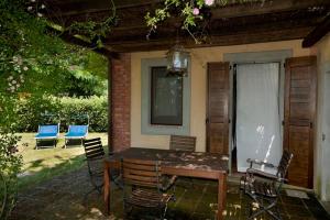 A garden outside La Spinetta
