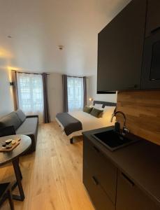 Postel nebo postele na pokoji v ubytování Appart Hôtel Victoria