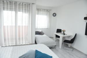Letto o letti in una camera di Apartmani Sofronic Loznica 2