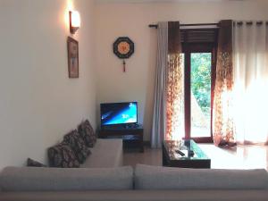 TV a/nebo společenská místnost v ubytování Sky Residence Hikkaduwa