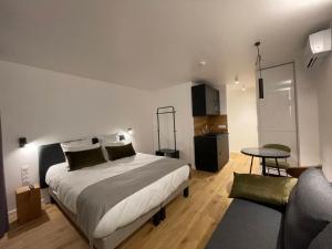 Postel nebo postele na pokoji v ubytování Appart Hôtel Victoria