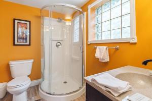 Ένα μπάνιο στο 2BR Slopeside in Chateau Ridge Blue Mountains +32 φωτογραφίες