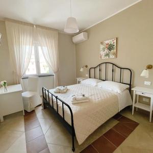 a bedroom with a large bed with towels on it at Crialesi Boutique Rooms in Falerna