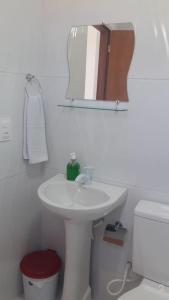 Ванна кімната в Suíte em Japaratinga com Vista do Mar