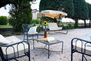 Photo de la galerie de l'établissement Alla Corte Del Picchio Room & Breakfast, à Castel Guelfo di Bologna