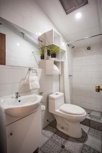 Bathroom sa Cozy Room Cusco