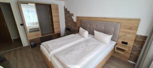 Postel nebo postele na pokoji v ubytování Hotel Anneliese