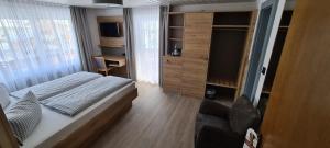 TV a/nebo společenská místnost v ubytování Hotel Anneliese