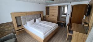 Postel nebo postele na pokoji v ubytování Hotel Anneliese