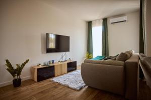 A television and/or entertainment centre at SUNLIGHT SILVER Szeged - Exclusive