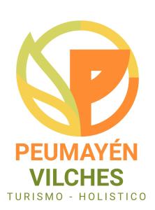 een logo voor een dierenkliniek met een letter p en bladeren bij Cabañas Peumayen Vilches in Vilches