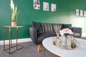 Posezení v ubytování Peaceful 3BR Home, Sleeps 5, Contractor Stay-Friendly, Near M25, Free Parking + 12 fotografií