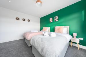 Säng eller sängar i ett rum på Homely Hideout near Heathrow, Windsor minutes from M4
