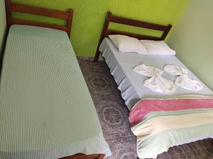 two beds sitting next to each other in a room at Pousada Sol in Cavalcante