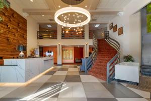 a lobby of a building with a staircase and a lobby at Best Western Plus Mill Creek Inn in Salem