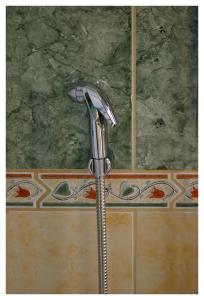 a shower in a bathroom with a shower head at Hospedaje La Casa Blanca in Urbanizacion Buenos Aires