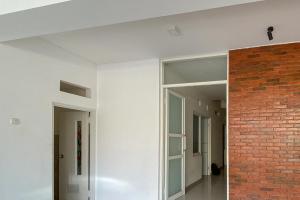 Fotografie z fotogalerie ubytování Nipa Guest House near Universitas Widyagama Mitra RedDoorz v destinaci Blimbing