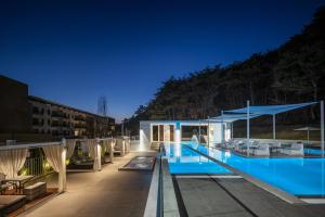 Bazén v ubytování The Suites Hotel Namwon nebo v jeho okolí