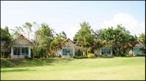 Vimannam Resort外面的花园