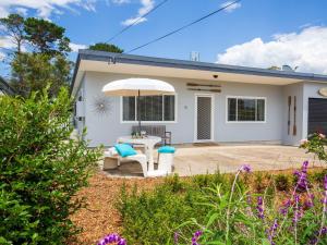 Gallery image of Roskell Retreat Pet Friendly 5 Mins Walk to Beach in Callala Beach