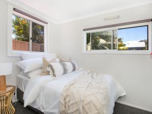 Gallery image of Boho Pet Friendly 1 Min Walk to Beach in Culburra Beach