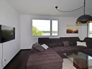 TV a/nebo společenská místnost v ubytování Ferienwohnung Donaublick mit Terrasse