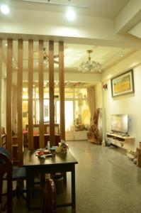 Restoran atau tempat lain untuk makan di East of Love Homestay