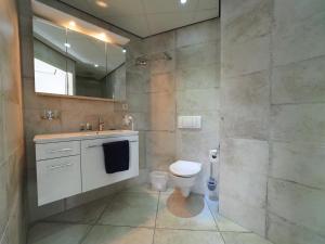 Koupelna v ubytování Hotel Workum