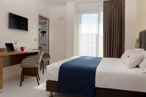 Telewizja i/lub zestaw kina domowego w obiekcie Aqua Hotel