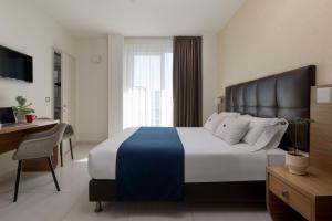 Łóżko lub łóżka w pokoju w obiekcie Aqua Hotel