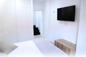 Televízia a/alebo spoločenská miestnosť v ubytovaní Piso Plaza Mercado 2,3