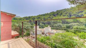 Nespecifikovaný výhled na hory nebo výhled na hory při pohledu z prázdninového domu