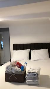 Postel nebo postele na pokoji v ubytování Istanbul Taksim Harbiye Apartment