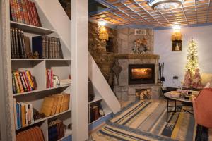A seating area at Dandy Villas Metsovo-Metska-Down Town-Up to 7