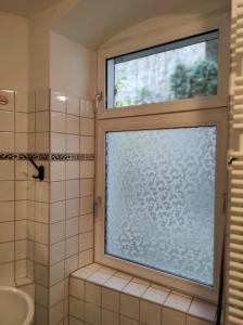 a bathroom with a window and a shower at Hotel Gunia in Berlin +81 photos