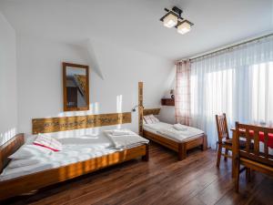 Posteľ alebo postele v izbe v ubytovaní Willa Pod Reglami Małe Ciche Sauna & Jacuzzi