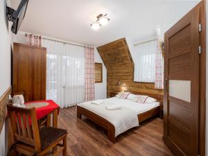 Posteľ alebo postele v izbe v ubytovaní Willa Pod Reglami Małe Ciche Sauna & Jacuzzi