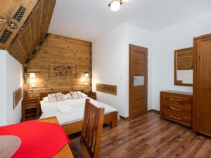 Posteľ alebo postele v izbe v ubytovaní Willa Pod Reglami Małe Ciche Sauna & Jacuzzi