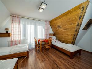 Posteľ alebo postele v izbe v ubytovaní Willa Pod Reglami Małe Ciche Sauna & Jacuzzi