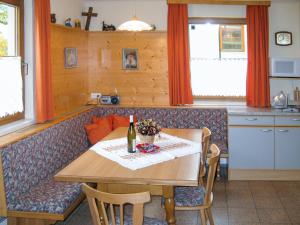 Kuchyň nebo kuchyňský kout v ubytování Holiday Home Reinbacher by Interhome