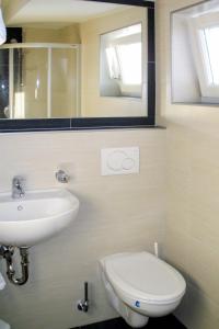 Um banheiro em Apartment Rubin - SOE265 by Interhome