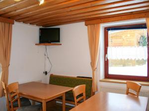 Televízia a/alebo spoločenská miestnosť v ubytovaní Apartment Zechner-2 by Interhome