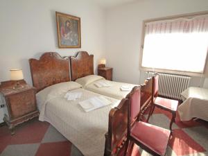 A bed or beds in a room at Apartment Lungolago by Interhome